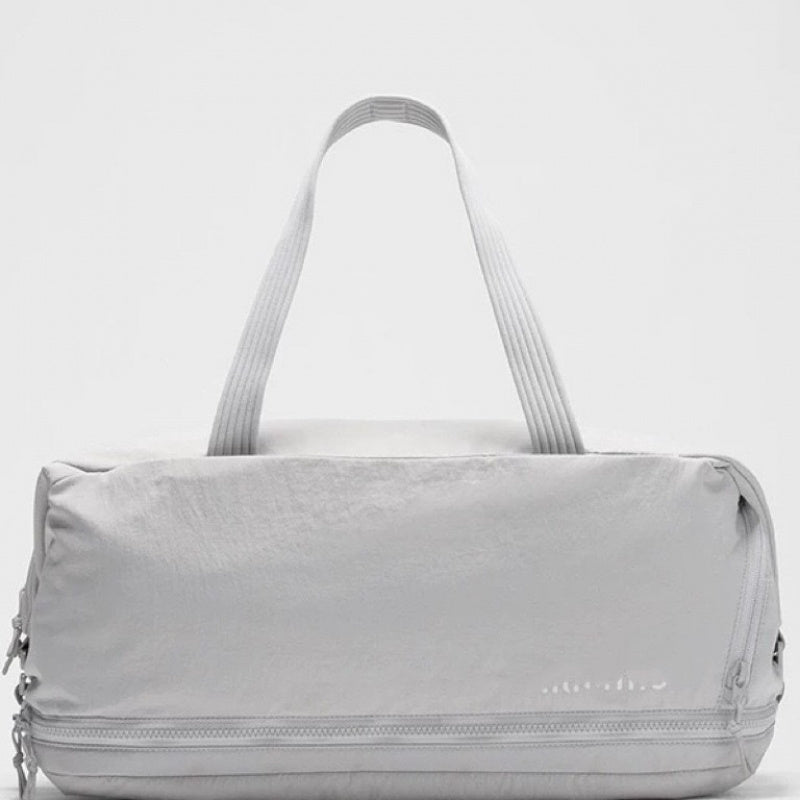 The New 7.93gal Gym Sports Fitness Bag Is a Spacious, Lightweight, Travel Bag That Can Be Carried on The Shoulder Or Crossbody