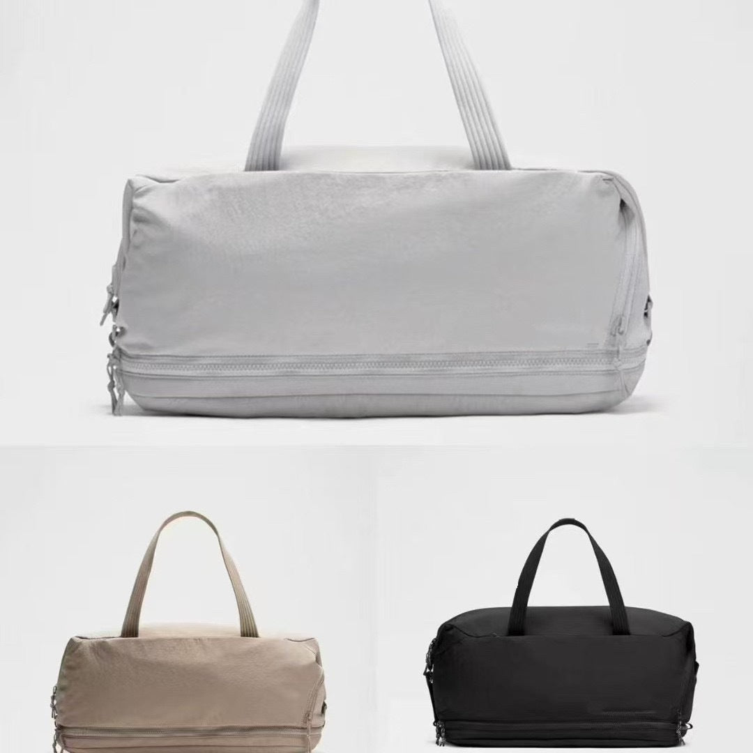 The New 7.93gal Gym Sports Fitness Bag Is a Spacious, Lightweight, Travel Bag That Can Be Carried on The Shoulder Or Crossbody