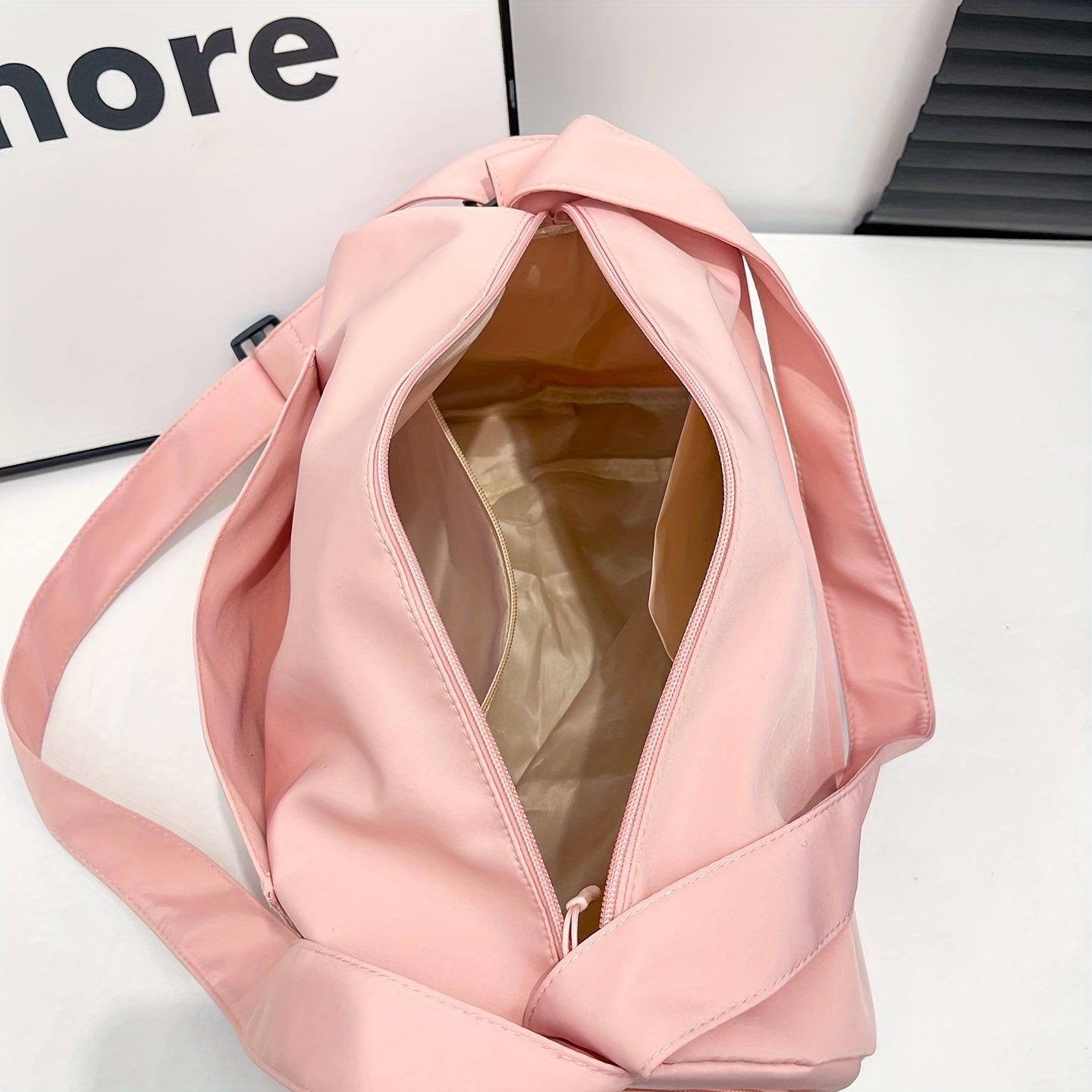 A Versatile Sports And Fitness Bag, Ideal for Short Trips, a Lightweight Swimming Bag Designed for Women, a Yoga Bag Suitable for Men, And a Unisex Luggage Bag